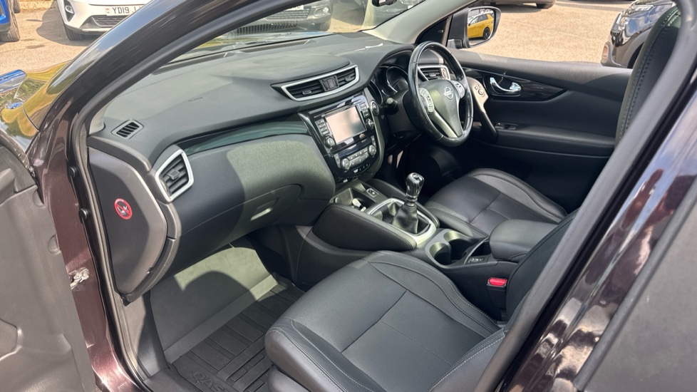 Nissan Qashqai 1.5 dCi Tekna 5dr Diesel Hatchback - Image 9