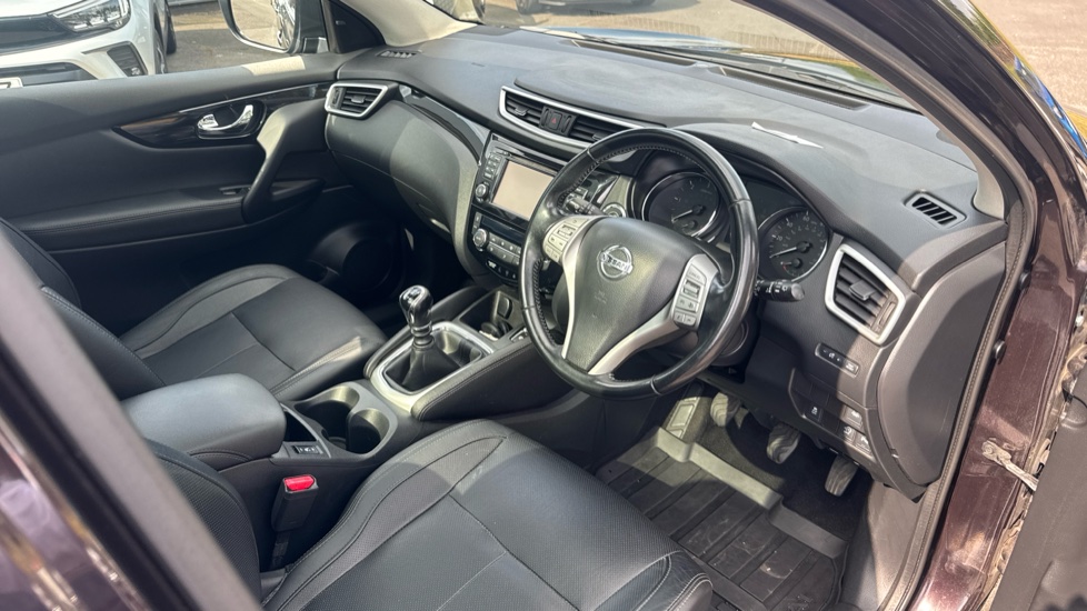 Nissan Qashqai 1.5 dCi Tekna 5dr Diesel Hatchback - Image 11