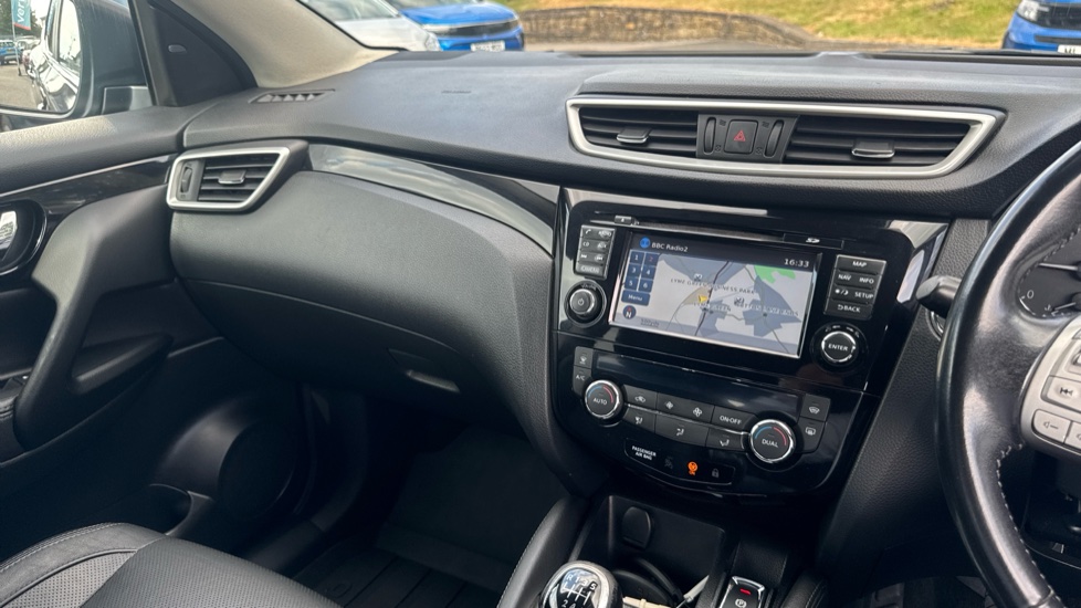 Nissan Qashqai 1.5 dCi Tekna 5dr Diesel Hatchback - Image 14