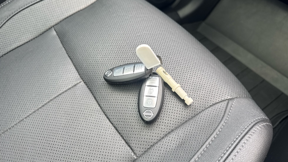 Nissan Qashqai 1.5 dCi Tekna 5dr Diesel Hatchback - Image 19