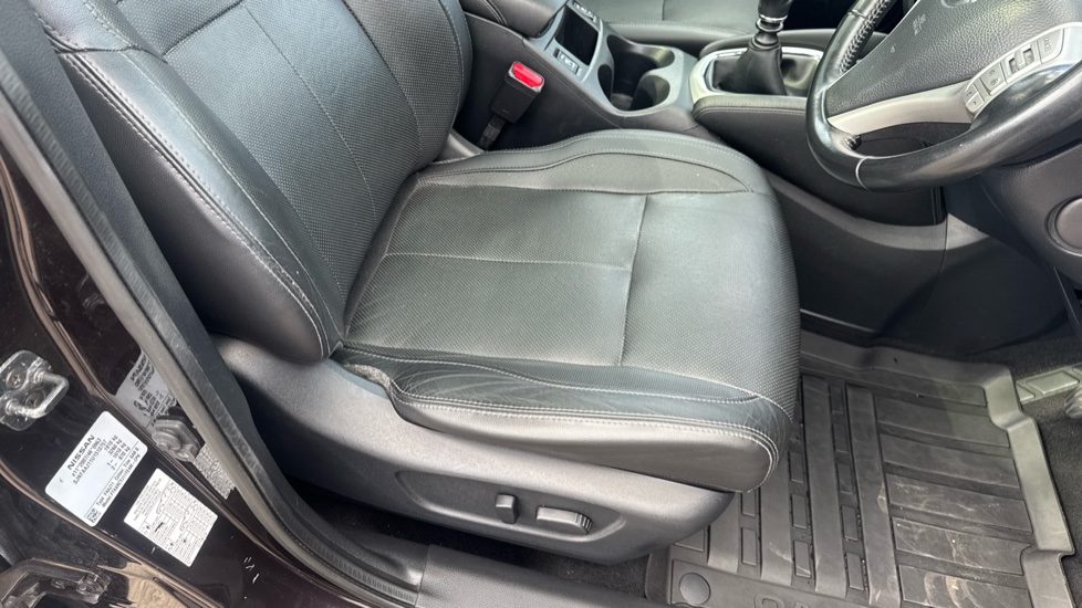 Nissan Qashqai 1.5 dCi Tekna 5dr Diesel Hatchback - Image 25