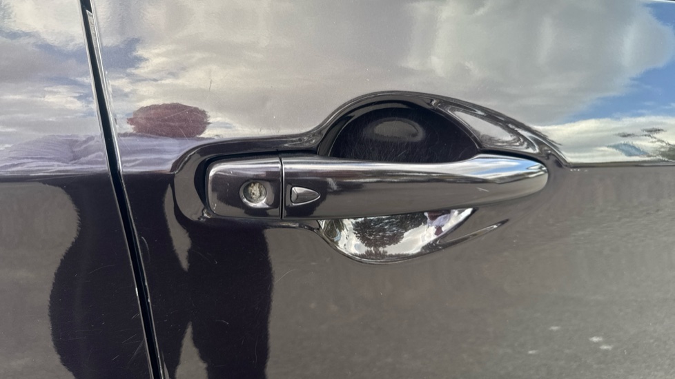 Nissan Qashqai 1.5 dCi Tekna 5dr Diesel Hatchback - Image 33