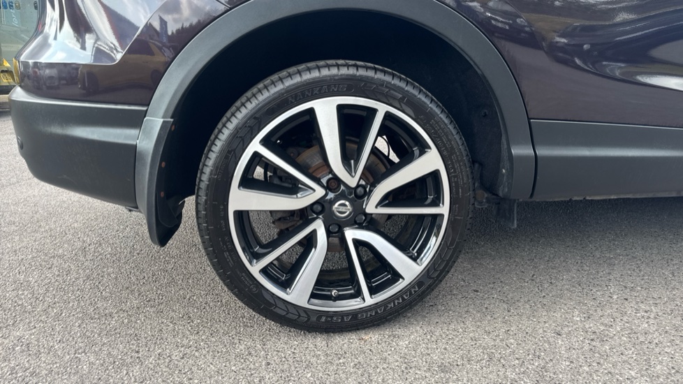 Nissan Qashqai 1.5 dCi Tekna 5dr Diesel Hatchback - Image 36