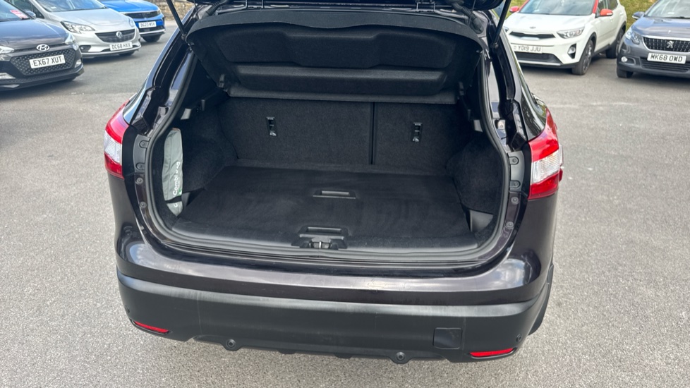 Nissan Qashqai 1.5 dCi Tekna 5dr Diesel Hatchback - Image 43