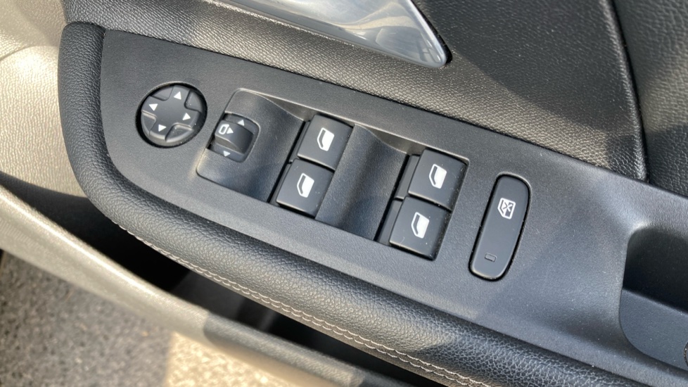 Vauxhall Mokka 100kW Ultimate 50kWh 5dr Auto Electric Hatchback - Image 30