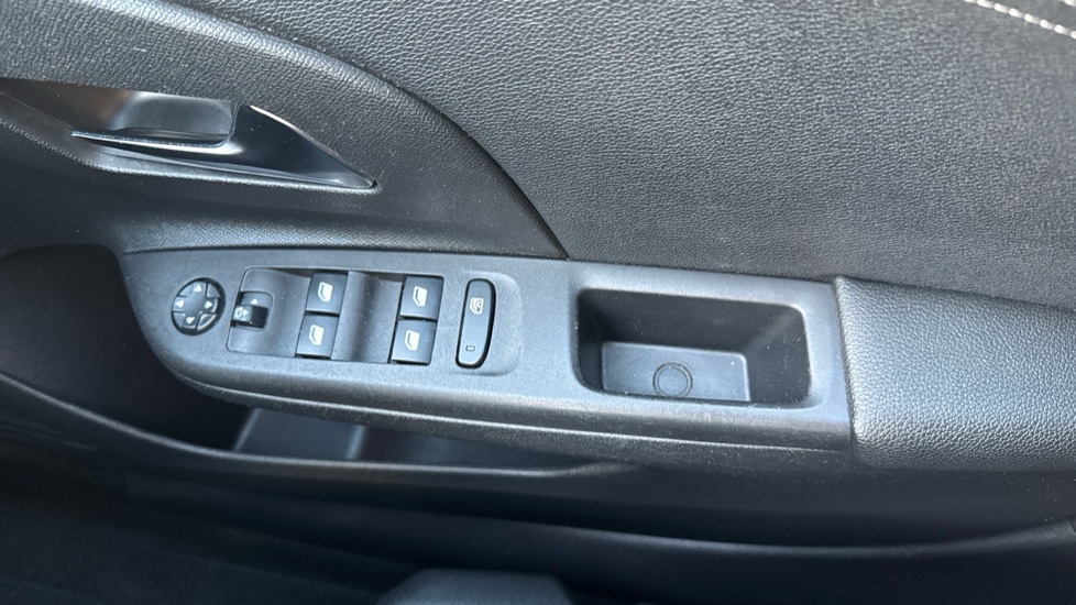 Vauxhall Corsa 1.2 Griffin Edition 5dr Petrol Hatchback - Image 35