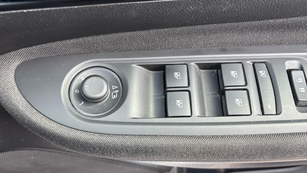 Vauxhall Mokka X 1.4T ecoTEC Active 5dr Petrol Hatchback - Image 34
