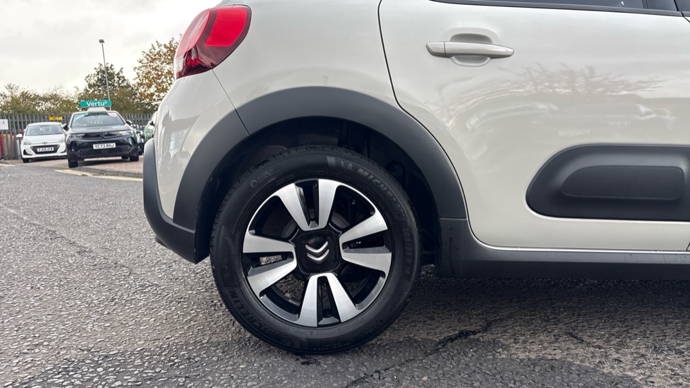 Citroen C3 1.2 PureTech Plus 5dr Petrol Hatchback - Image 7