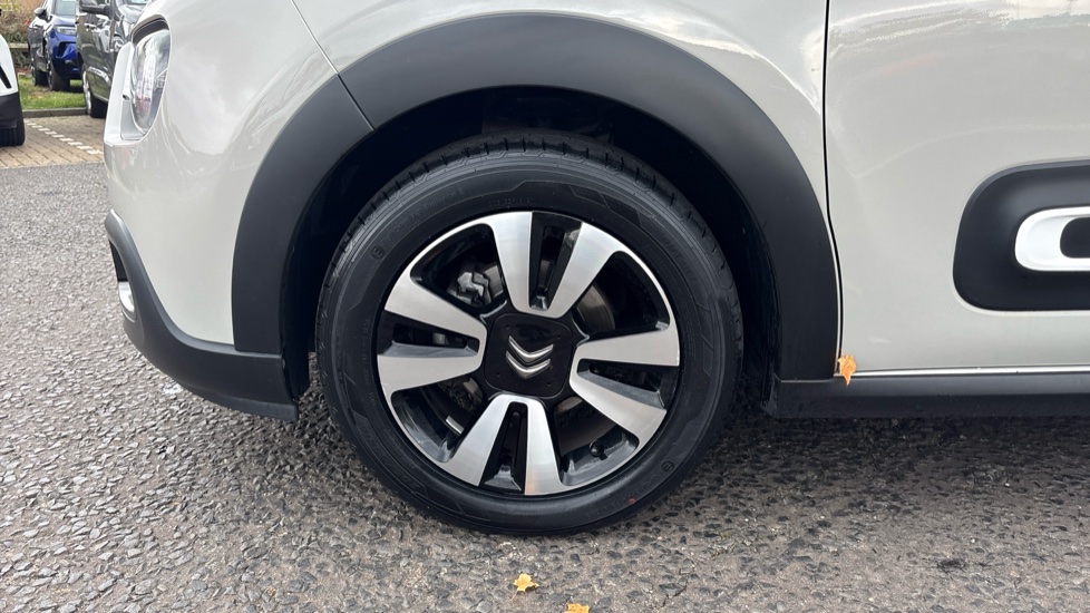 Citroen C3 1.2 PureTech Plus 5dr Petrol Hatchback - Image 31