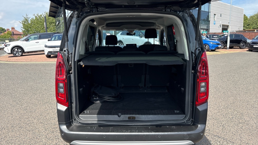 Citroen Berlingo 100kW Flair XTR M 50kWh 5dr Auto Electric Estate - Image 4