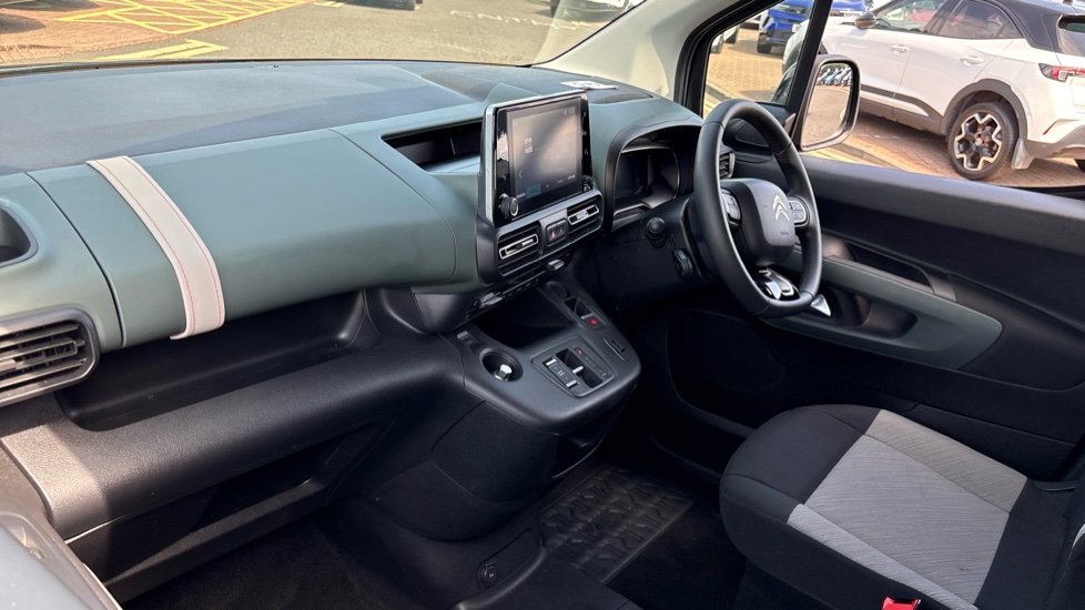 Citroen Berlingo 100kW Flair XTR M 50kWh 5dr Auto Electric Estate - Image 9