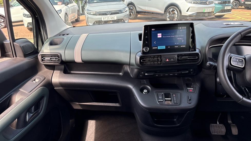 Citroen Berlingo 100kW Flair XTR M 50kWh 5dr Auto Electric Estate - Image 14