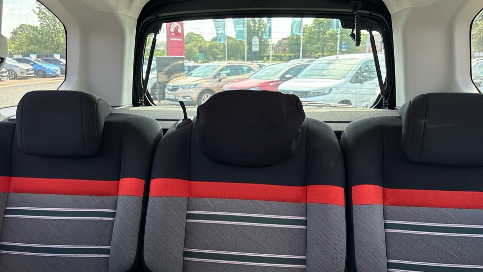 Citroen Berlingo 100kW Flair XTR M 50kWh 5dr Auto Electric Estate - Image 15