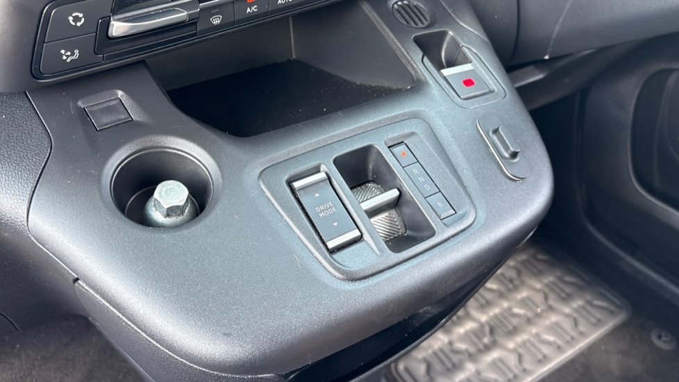 Citroen Berlingo 100kW Flair XTR M 50kWh 5dr Auto Electric Estate - Image 23