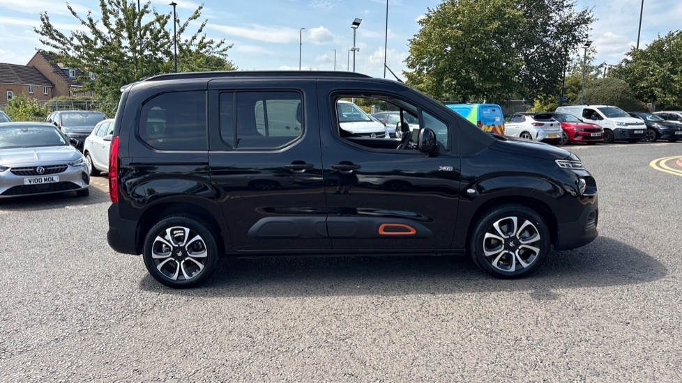 Citroen Berlingo 100kW Flair XTR M 50kWh 5dr Auto Electric Estate - Image 38