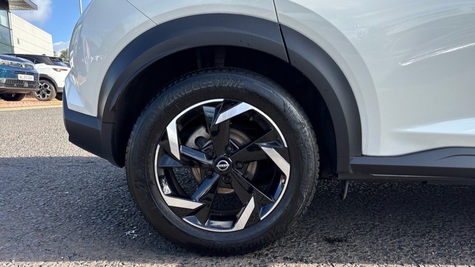 Nissan Juke 1.6 Hybrid N-Connecta 5dr Auto Hybrid Hatchback - Image 7