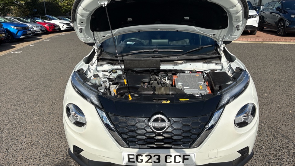 Nissan Juke 1.6 Hybrid N-Connecta 5dr Auto Hybrid Hatchback - Image 8