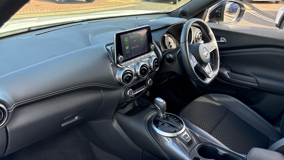 Nissan Juke 1.6 Hybrid N-Connecta 5dr Auto Hybrid Hatchback - Image 9