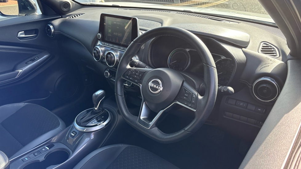 Nissan Juke 1.6 Hybrid N-Connecta 5dr Auto Hybrid Hatchback - Image 11