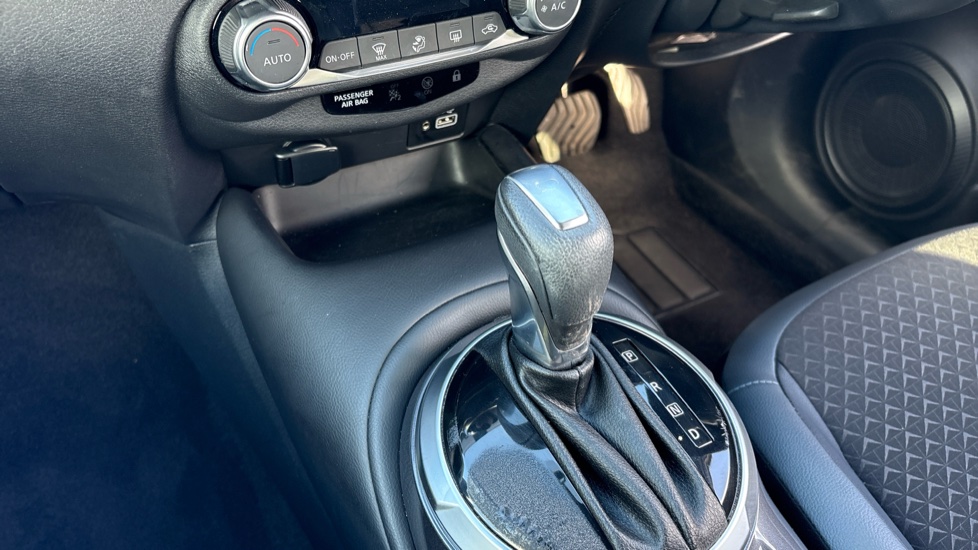 Nissan Juke 1.6 Hybrid N-Connecta 5dr Auto Hybrid Hatchback - Image 13