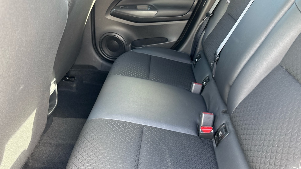 Nissan Juke 1.6 Hybrid N-Connecta 5dr Auto Hybrid Hatchback - Image 16