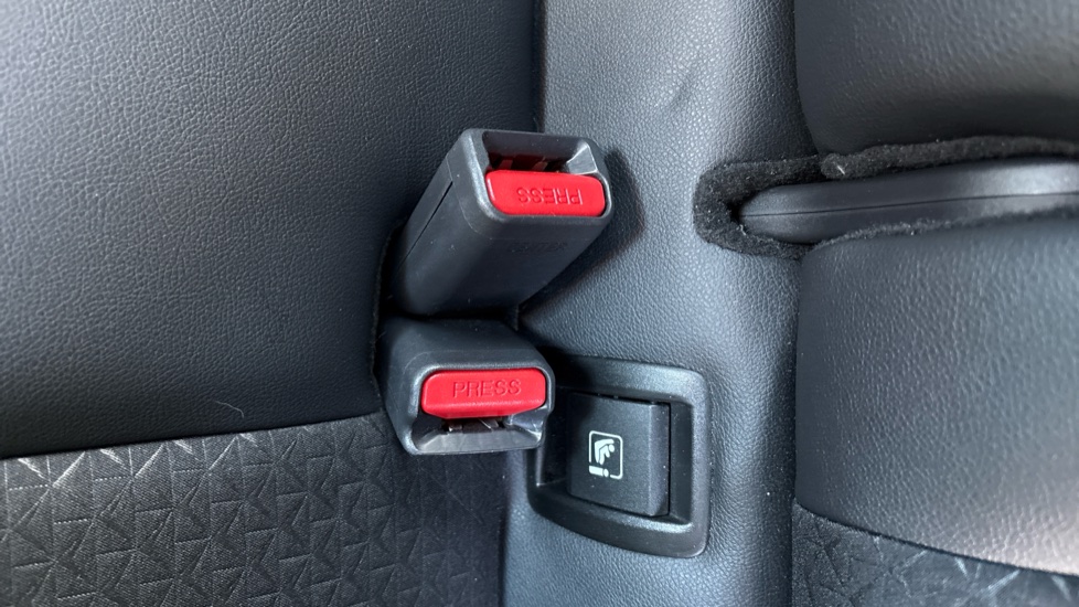 Nissan Juke 1.6 Hybrid N-Connecta 5dr Auto Hybrid Hatchback - Image 17