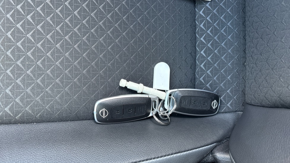 Nissan Juke 1.6 Hybrid N-Connecta 5dr Auto Hybrid Hatchback - Image 20