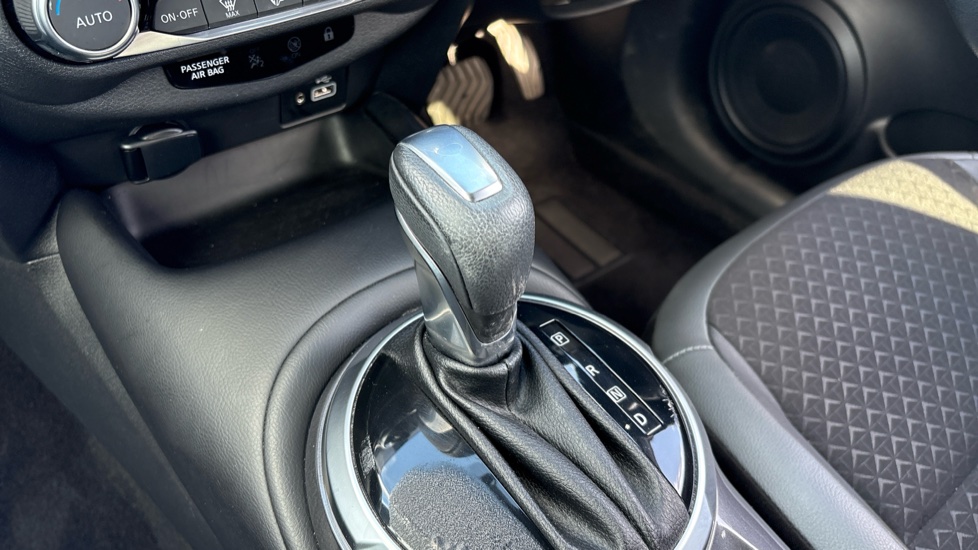 Nissan Juke 1.6 Hybrid N-Connecta 5dr Auto Hybrid Hatchback - Image 23