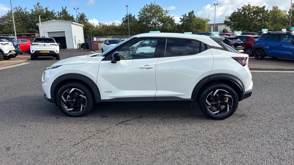 Nissan Juke 1.6 Hybrid N-Connecta 5dr Auto Hybrid Hatchback - Image 30