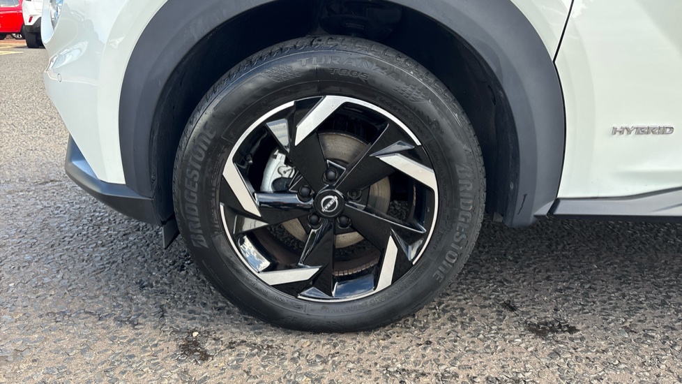 Nissan Juke 1.6 Hybrid N-Connecta 5dr Auto Hybrid Hatchback - Image 31