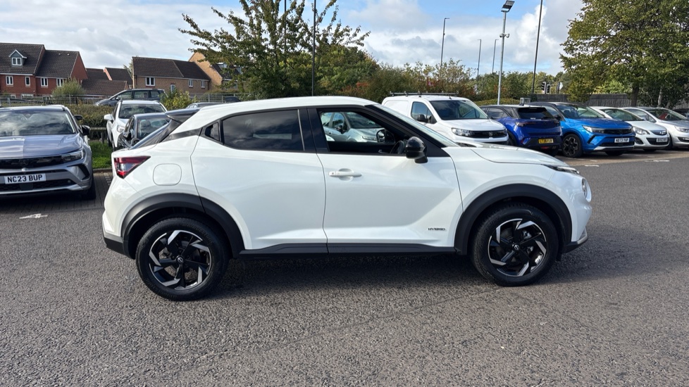Nissan Juke 1.6 Hybrid N-Connecta 5dr Auto Hybrid Hatchback - Image 36