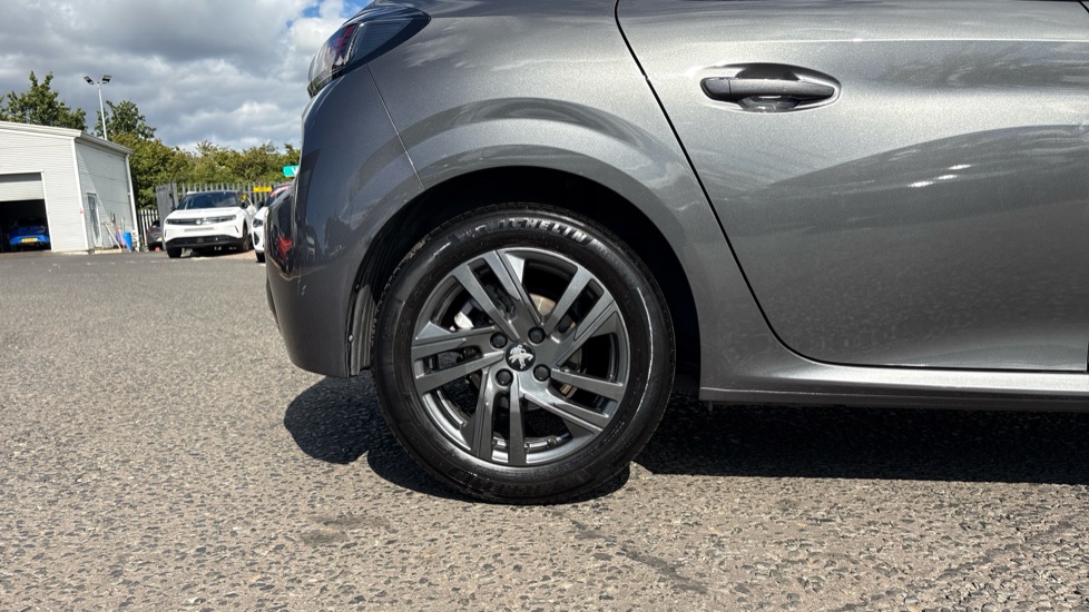 Peugeot 208 1.2 PureTech 100 Allure Premium + 5dr EAT8 Petrol Hatchback - Image 7