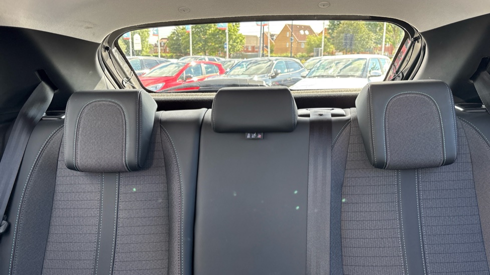 Peugeot 208 1.2 PureTech 100 Allure Premium + 5dr EAT8 Petrol Hatchback - Image 15