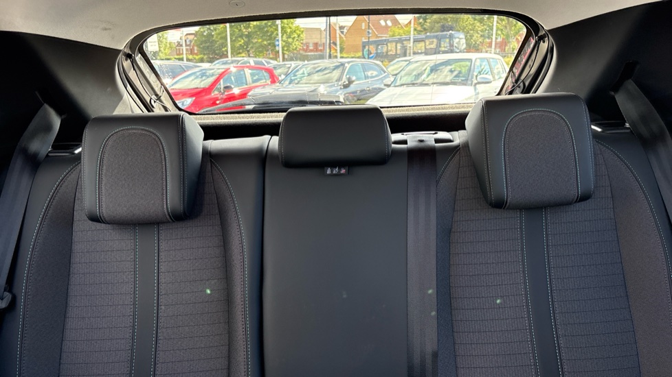 Peugeot 208 1.2 PureTech 100 Allure Premium + 5dr EAT8 Petrol Hatchback - Image 27