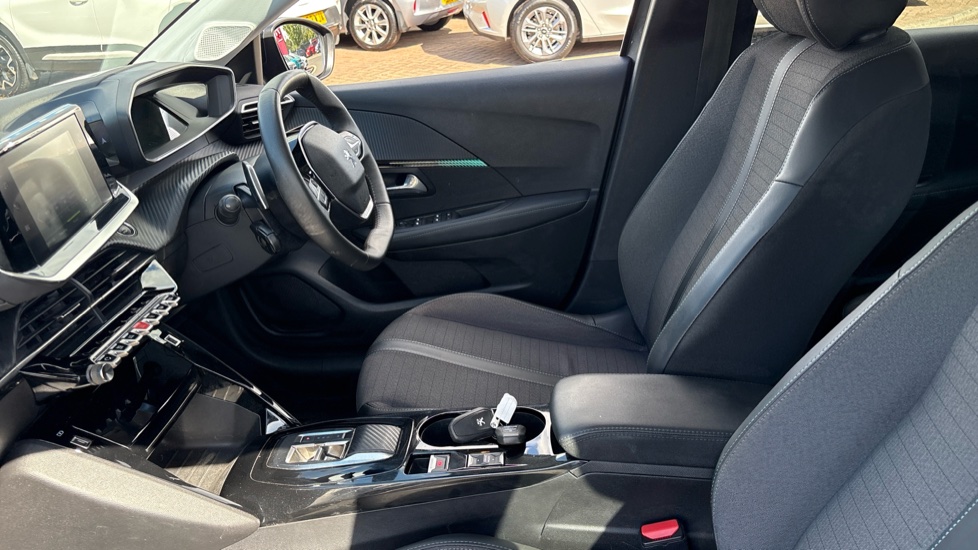 Peugeot 208 1.2 PureTech 100 Allure Premium + 5dr EAT8 Petrol Hatchback - Image 29