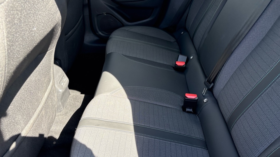 Peugeot 208 1.2 PureTech 100 Allure Premium + 5dr EAT8 Petrol Hatchback - Image 30