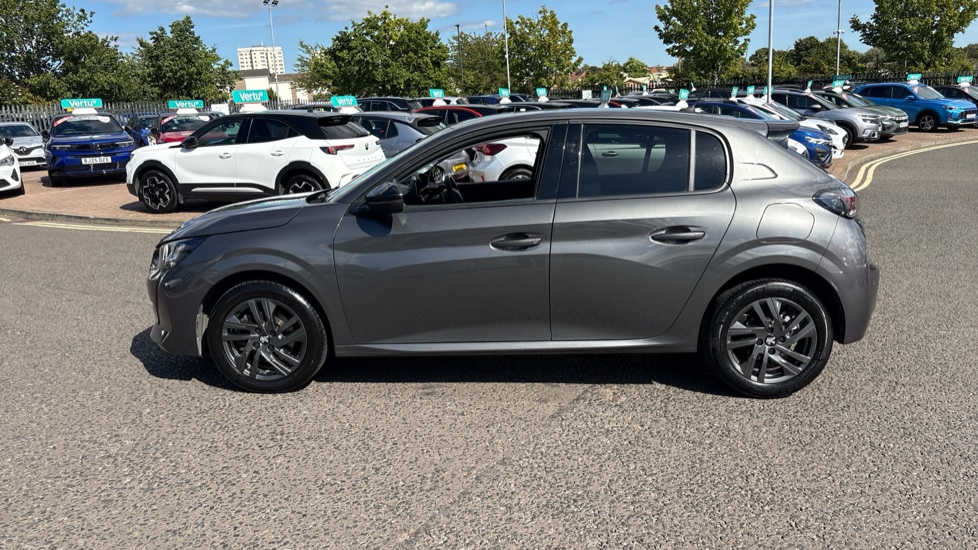 Peugeot 208 1.2 PureTech 100 Allure Premium + 5dr EAT8 Petrol Hatchback - Image 31
