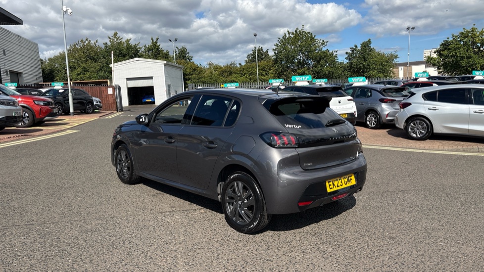 Peugeot 208 1.2 PureTech 100 Allure Premium + 5dr EAT8 Petrol Hatchback - Image 33