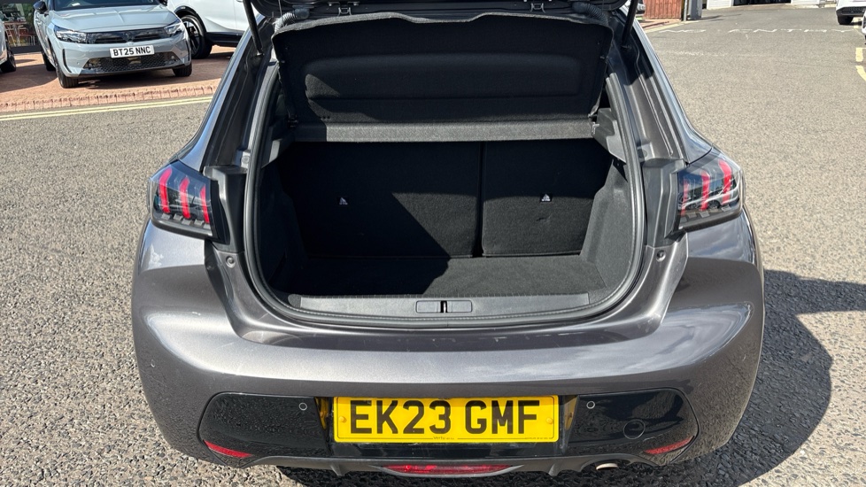 Peugeot 208 1.2 PureTech 100 Allure Premium + 5dr EAT8 Petrol Hatchback - Image 36