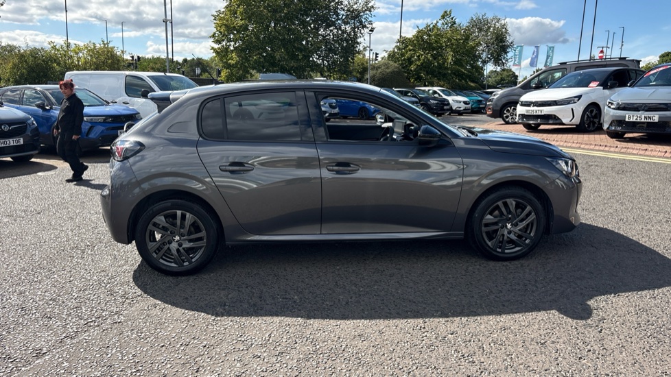 Peugeot 208 1.2 PureTech 100 Allure Premium + 5dr EAT8 Petrol Hatchback - Image 38