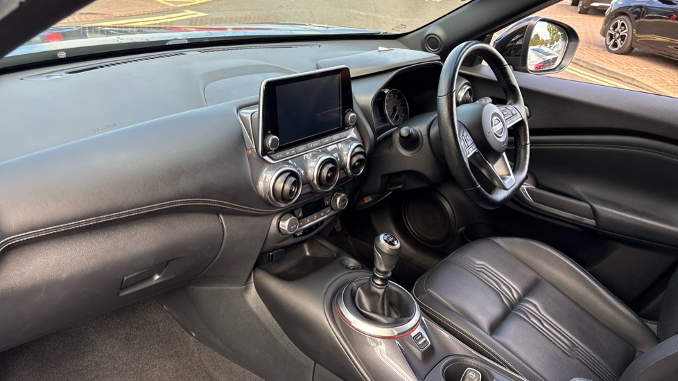 Nissan Juke 1.0 DiG-T 114 Tekna 5dr Petrol Hatchback - Image 9