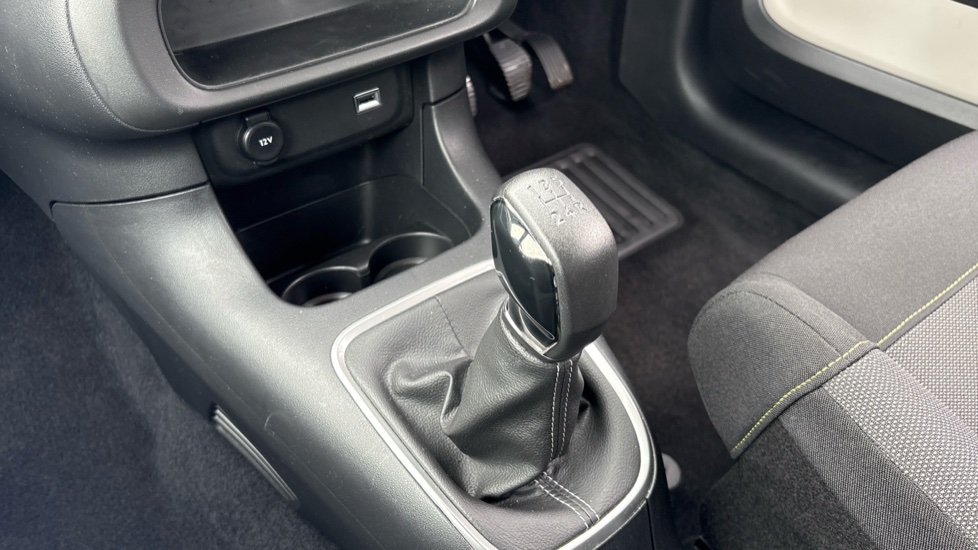 Citroen C3 1.2 PureTech Shine 5dr Petrol Hatchback - Image 13