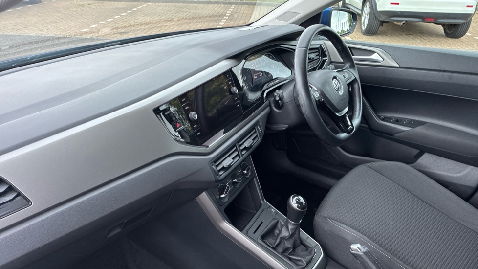 Volkswagen Polo 1.0 SE 5dr Petrol Hatchback - Image 9