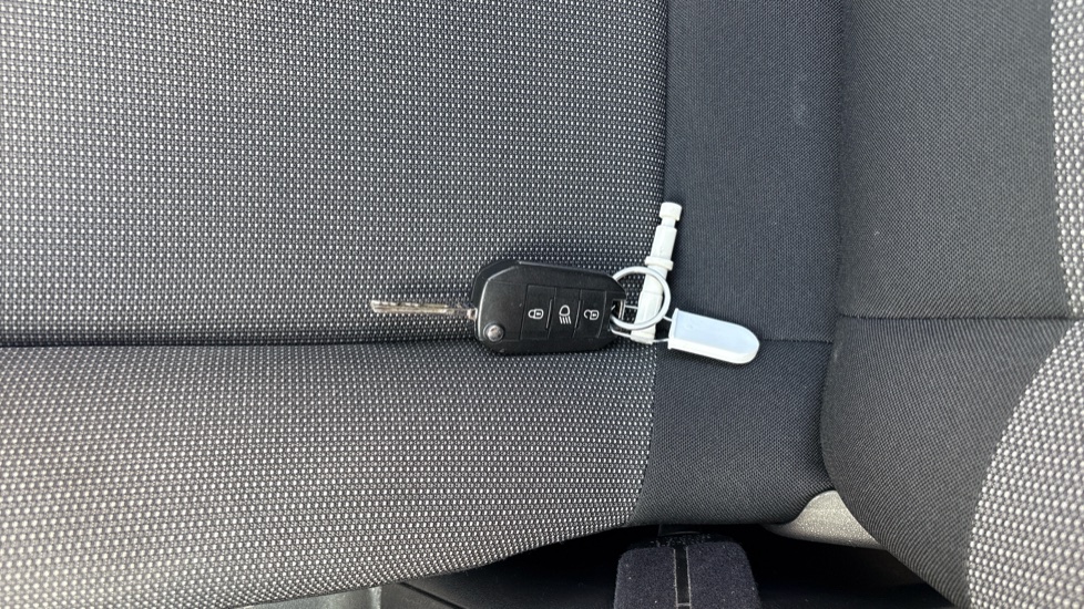 Citroen C3 1.2 PureTech C-Series Edition 5dr Petrol Hatchback - Image 22