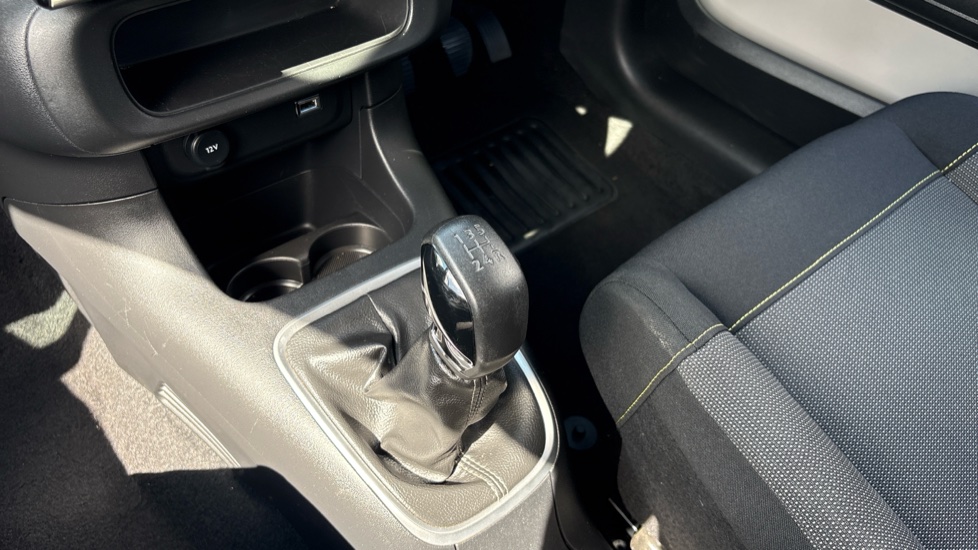 Citroen C3 1.2 PureTech C-Series Edition 5dr Petrol Hatchback - Image 24