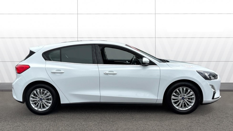 Ford Focus 1.0 EcoBoost 125 Titanium 5dr Auto Petrol Hatchback - Image 5