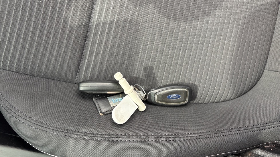 Ford Focus 1.0 EcoBoost 125 Titanium 5dr Auto Petrol Hatchback - Image 20