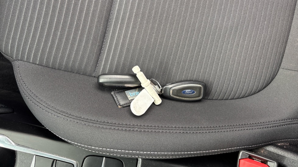 Ford Focus 1.0 EcoBoost 125 Titanium 5dr Auto Petrol Hatchback - Image 22