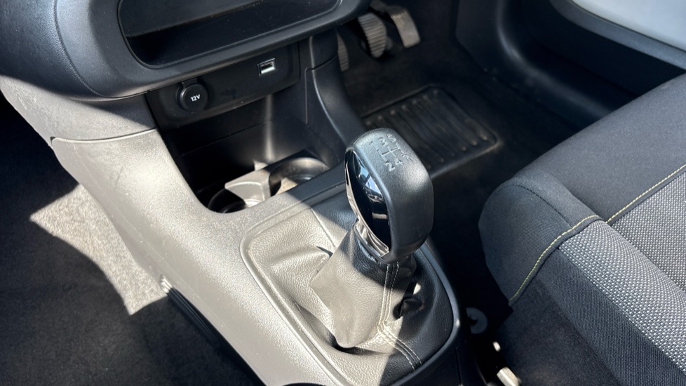 Citroen C3 1.2 PureTech Sense 5dr Petrol Hatchback - Image 13