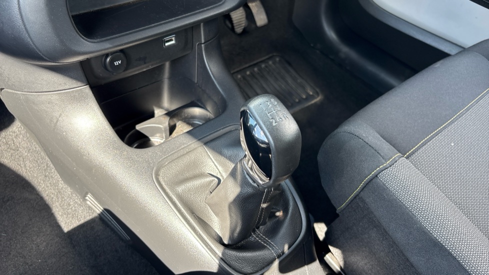 Citroen C3 1.2 PureTech Sense 5dr Petrol Hatchback - Image 22
